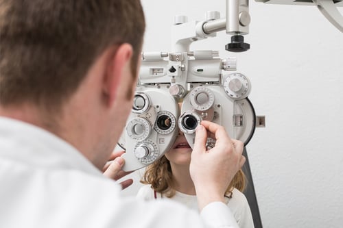 Cuál es la diferencia entre oftalmólogo y optómetra-1